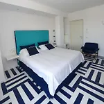 3 View 4*