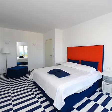 3 View Pensionat 4*